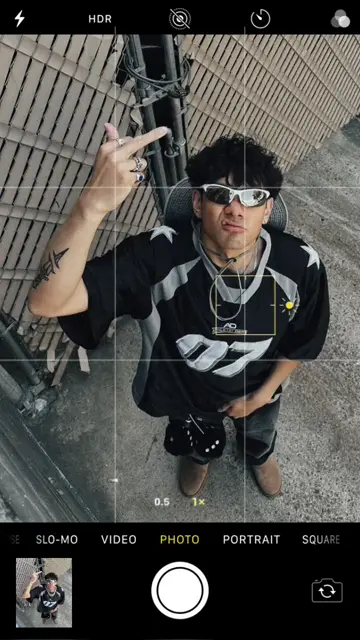 Превью шаблона «camera frame»