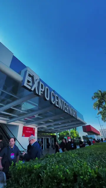 Превью шаблона «Estande rh summit»